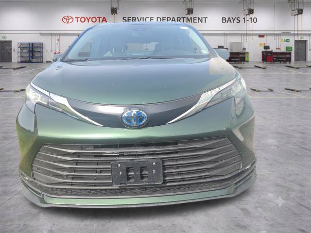 Used 2025 Toyota Sienna XLE FWD image 6