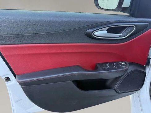 Used 2017 Alfa Romeo Giulia RWD image 11