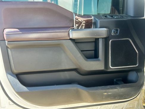 Used 2016 Ford F150 Platinum w/ Equipment Group 701A Luxury image 7