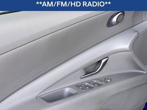 Used 2024 Hyundai Elantra SEL image 13
