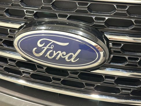 Used 2020 Ford Explorer XLT w/ Equipment Group 202A image 26