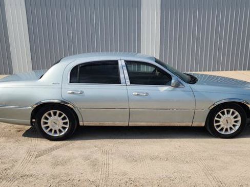 Used 2007 Lincoln Town Car Signature RWD image 7