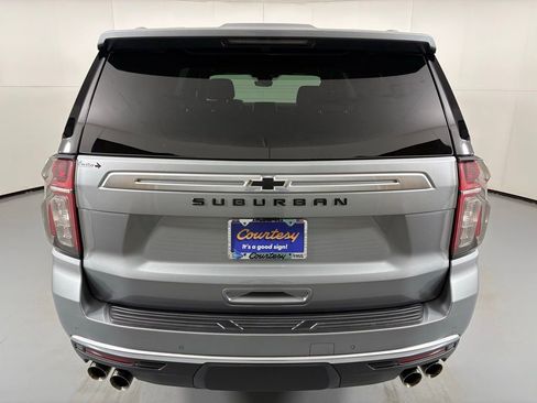 Used 2024 Chevrolet Suburban High Country w/ Premium Package image 8
