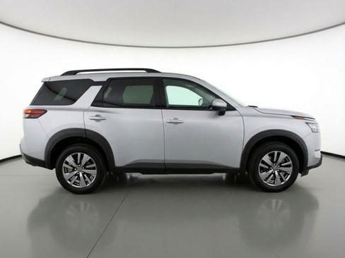 Used 2025 Nissan Pathfinder SV image 11