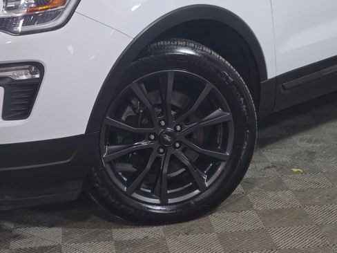 Used 2018 Ford Explorer XLT w/ Equipment Group 202A image 2