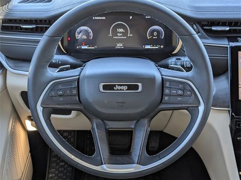 Used 2023 Jeep Grand Cherokee Limited image 29