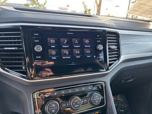 Used 2023 Volkswagen Atlas Cross Sport SE w/ Panoramic Sunroof Package image 22