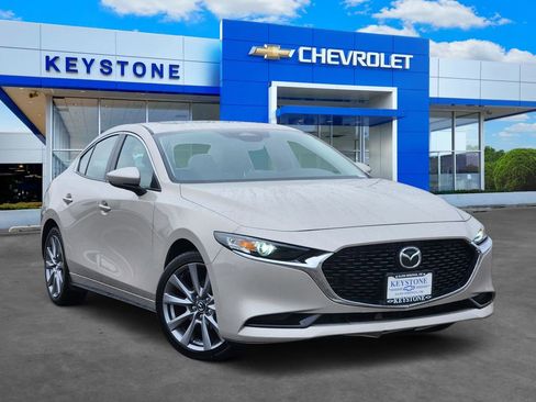 Used 2025 MAZDA MAZDA3 s image 1