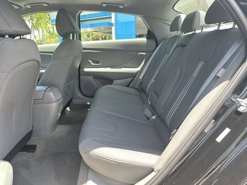 Used 2025 Hyundai Elantra SEL FWD image 27