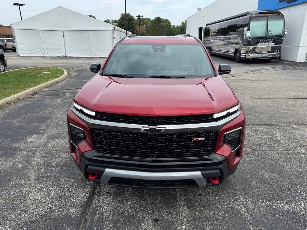 Certified 2025 Chevrolet Traverse Z71 w/ Driver Confidence Package AWD/4WD image 2