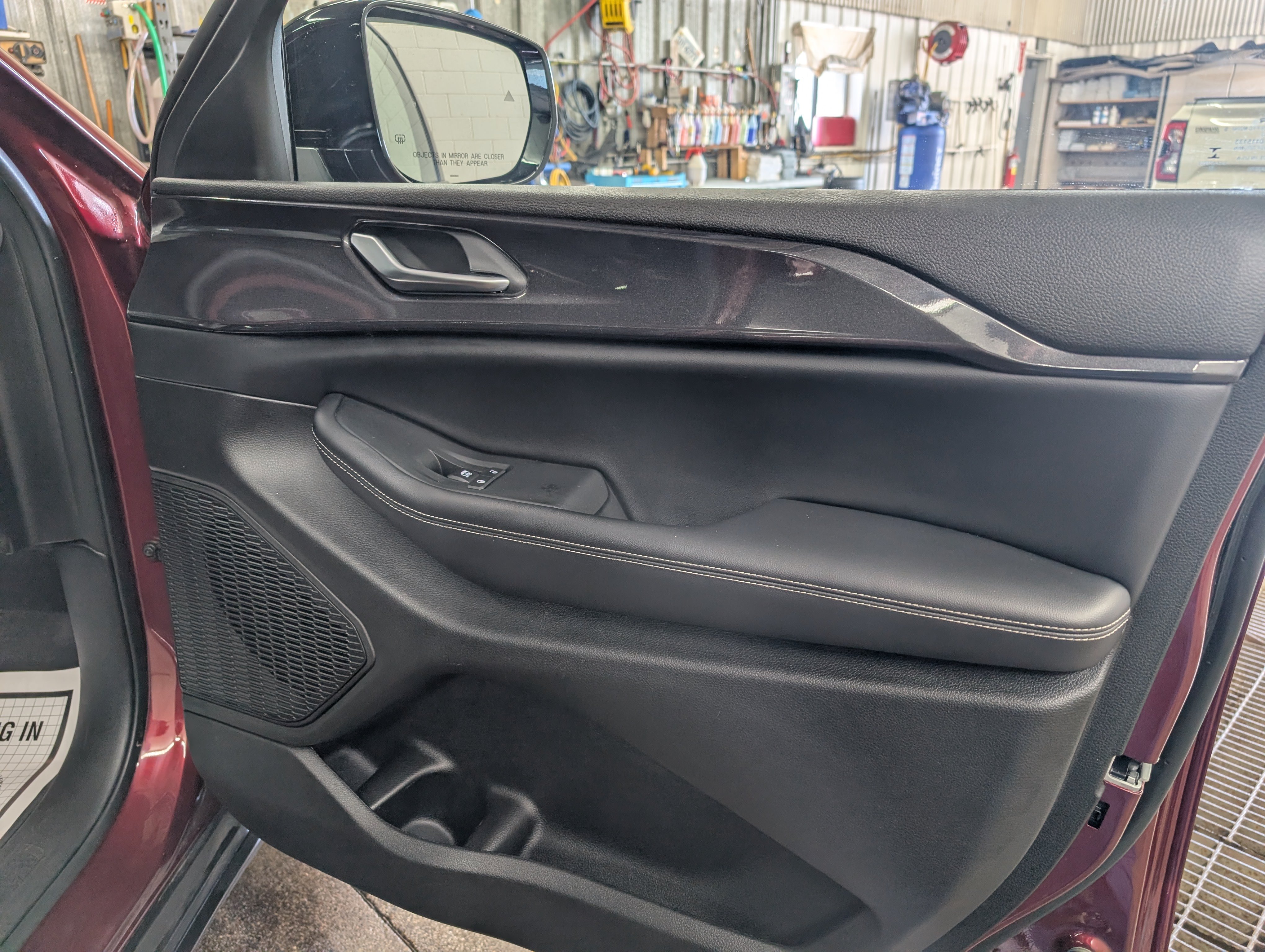 Used 2023 Jeep Grand Cherokee Altitude AWD/4WD image 5