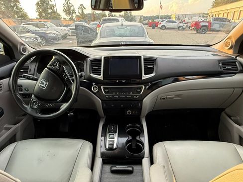 Used 2017 Honda Pilot Touring image 3