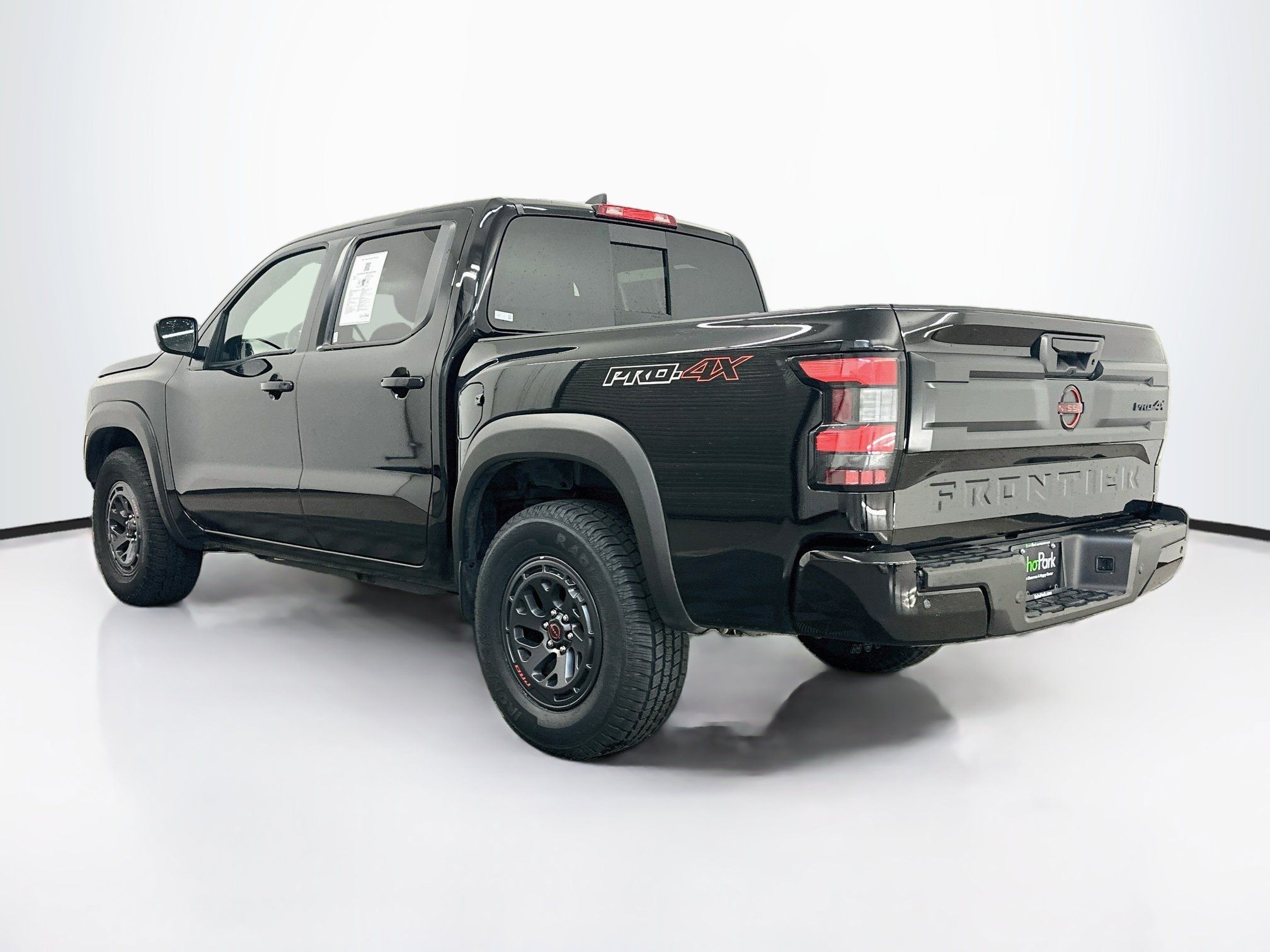 Used 2026 Nissan Frontier PRO-4X AWD/4WD image 5