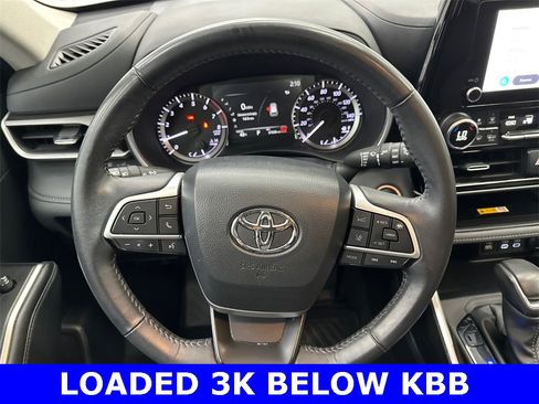 Used 2024 Toyota Highlander XLE image 26