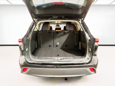 Used 2020 Toyota Highlander Limited w/ Phone Cable & Charge Package image 19