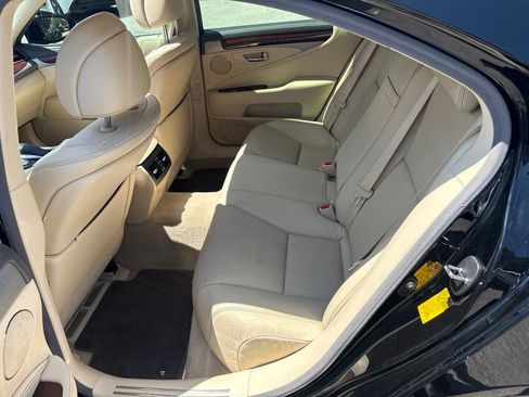 Used 2014 Lexus LS 460 w/ Comfort Package RWD image 19