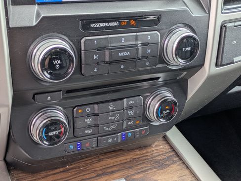 Used 2018 Ford F150 Lariat w/ Equipment Group 502A Luxury AWD/4WD image 25