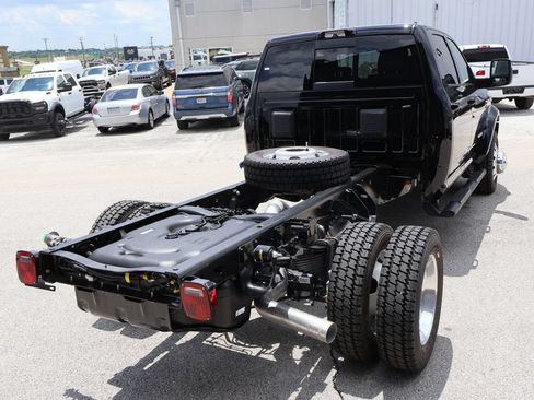 New 2026 RAM 4500 4x4 Crew Cab DRW w/ Laramie Trim Package image 5