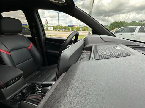 Used 2024 Chevrolet Colorado Z71 w/ Z71 Convenience Package 2 image 12