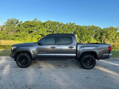 Used 2022 Toyota Tacoma SR5 RWD image 2