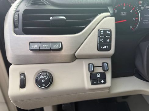 Used 2015 GMC Yukon Denali w/ Premium Package RWD image 34
