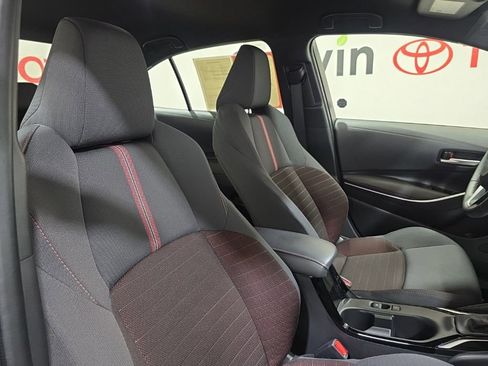Used 2025 Toyota Corolla SE image 14