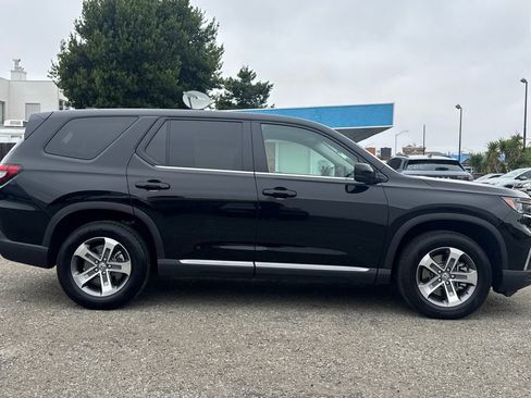 Certified 2025 Honda Pilot EX-L image 3