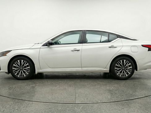Used 2025 Nissan Altima 2.5 SV image 5