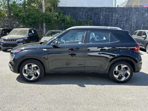 Used 2025 Hyundai Venue SEL FWD image 6