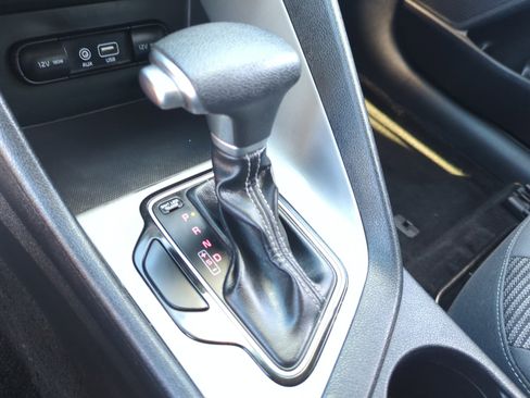 Used 2017 Kia Niro LX image 15