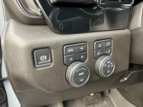 Used 2024 Chevrolet Silverado 2500 ZR2 image 21