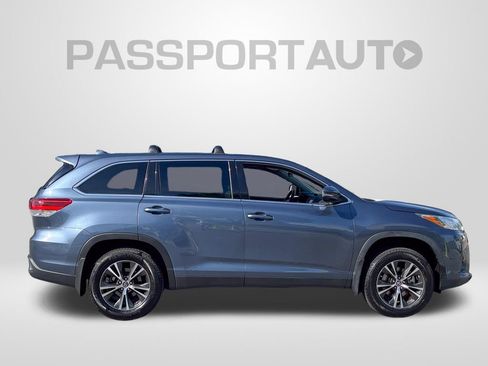 Used 2019 Toyota Highlander Plus AWD/4WD image 9