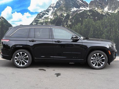 Used 2024 Jeep Grand Cherokee Overland w/ Advanced Protech Group III image 2