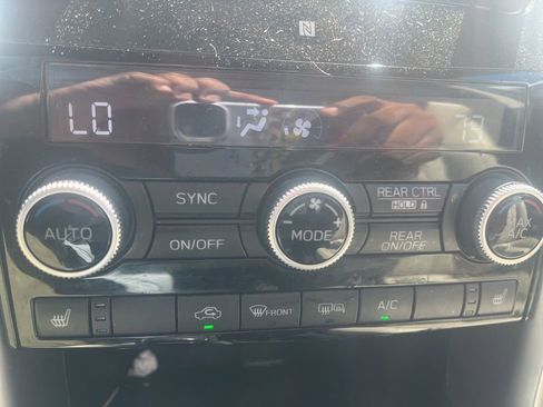 Used 2022 Subaru Ascent Limited w/ Technology Package image 18