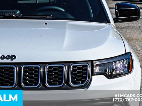 Used 2025 Jeep Compass Latitude AWD/4WD image 15