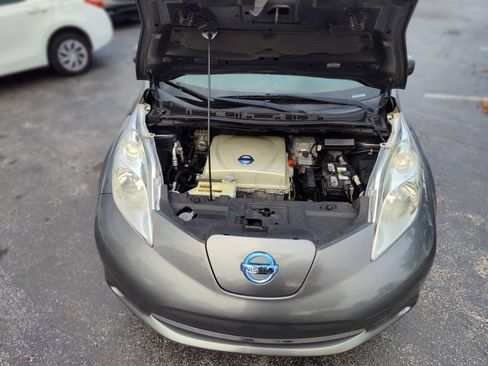Used 2015 Nissan Leaf S FWD image 22