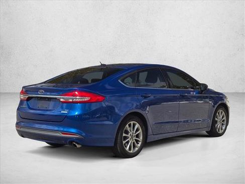 Used 2017 Ford Fusion SE w/ Fusion SE Technology Package image 5
