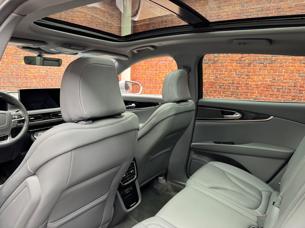 Used 2023 Lincoln Nautilus Reserve AWD/4WD image 23