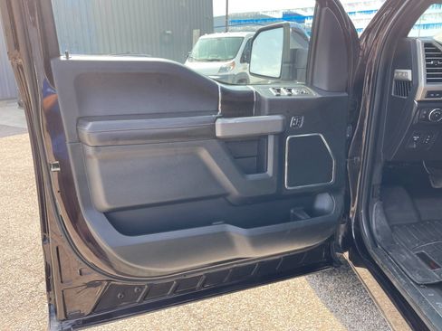 Used 2018 Ford F150 Platinum w/ Equipment Group 701A Luxury AWD/4WD image 11