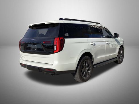 Used 2026 Ford Expedition Platinum w/ Stealth Appearance Package AWD/4WD image 3