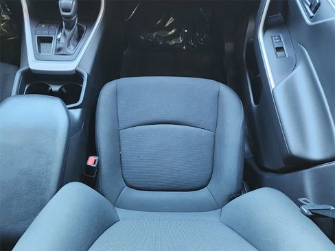 Used 2020 Toyota RAV4 LE image 37