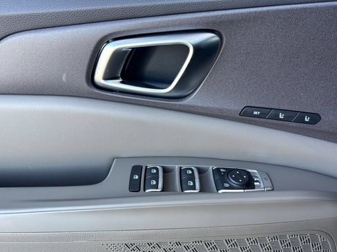 New 2026 Kia Carnival EX FWD image 11