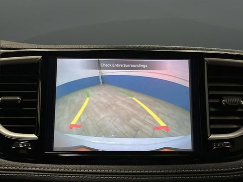 Certified 2024 Chrysler Pacifica Touring-L image 10