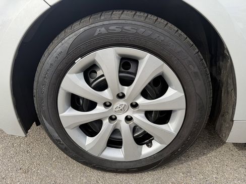 Used 2024 Toyota Corolla LE image 27