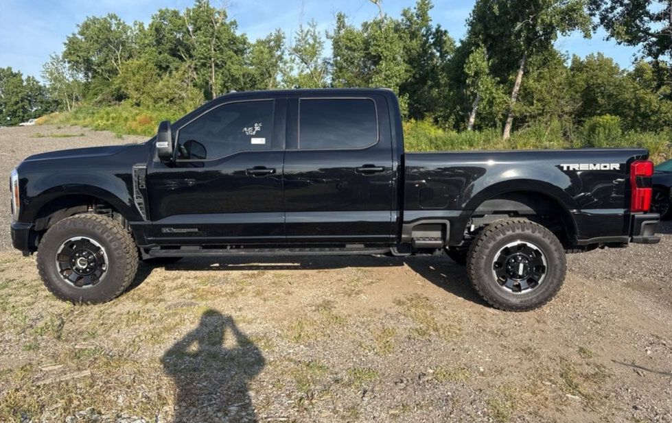 Used 2026 Ford F250 Platinum w/ Tremor Off-Road Package AWD/4WD image 3