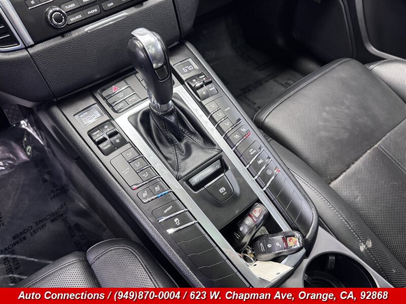 Used 2018 Porsche Macan AWD/4WD image 14