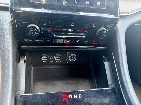 Used 2023 Jeep Grand Cherokee Altitude RWD image 18