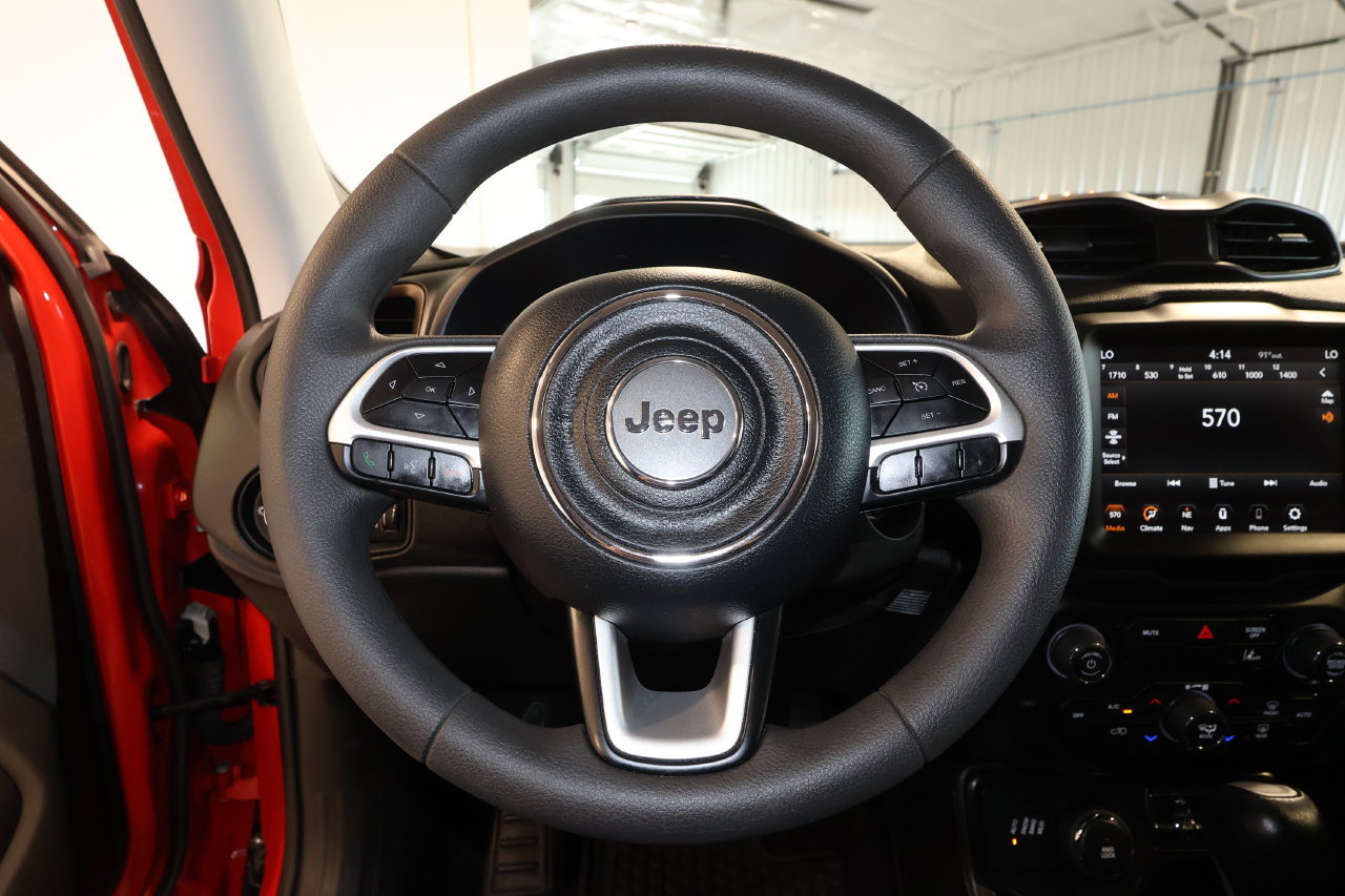 Used 2023 Jeep Renegade Latitude AWD/4WD image 10