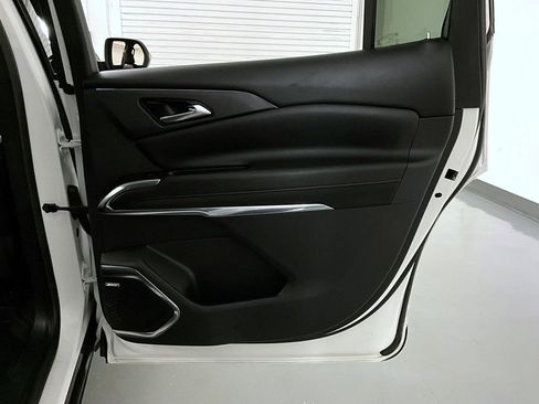 Certified 2024 Chevrolet Traverse RS image 17