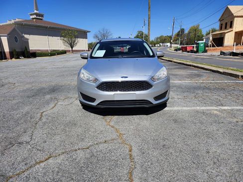 Used 2016 Ford Focus SE image 2